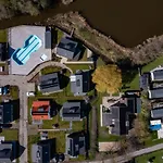Meertje 81 Op Recreatiepark De Wielen بيت للعطل